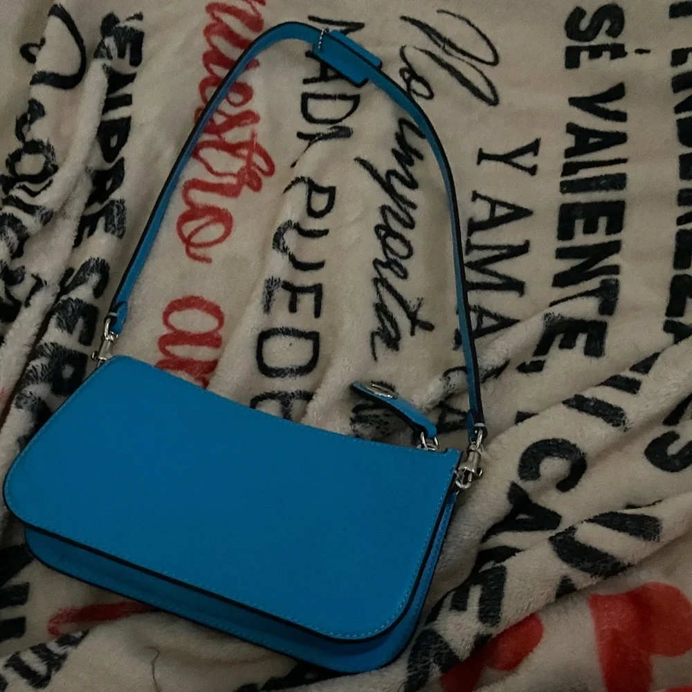 Coach Vibrant Blue Shoulder Bag - Picture 2 of 3